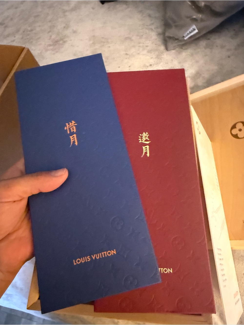 Louis Vuitton 'Under the Same Moon' Gift Set – Blue,Red,Orange & Cream Rare item - Picture 5 of 13